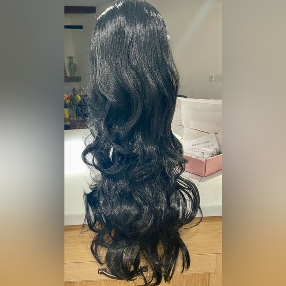 HAIR, 30” layered, center part, with lace. Jet Black - Picture 5 of 12